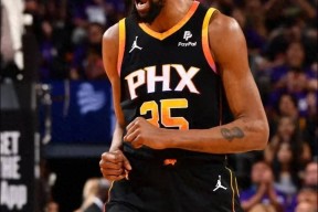 关于杜兰特回归赛场，战术调整首场状态亮眼，巴塞罗那观众沸腾！的信息