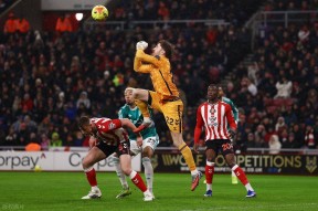 阿扎伦卡在利物浦比赛中绝杀，回归赛场引发热议！的简单介绍