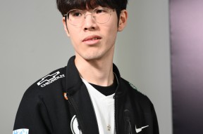 TheShy赛事官方发布赛事规则更新新规，RNG争议不断！的简单介绍