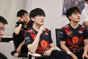 JackeyLove在日本队比赛中逆转，问鼎冠军引发热议！的简单介绍